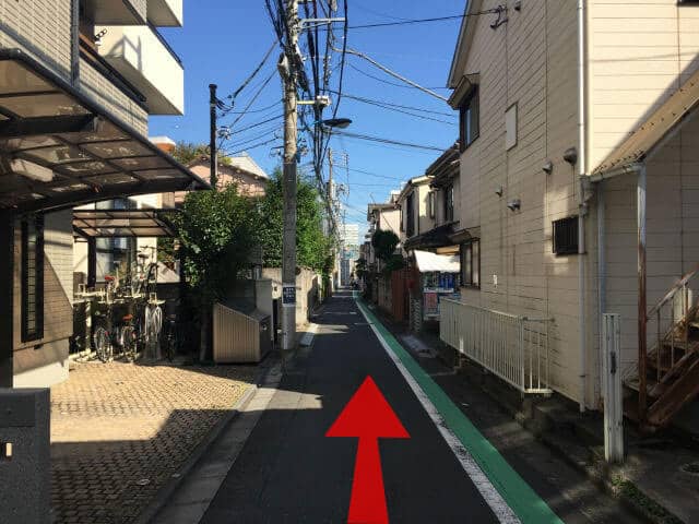 さらに真っすぐ進みます。